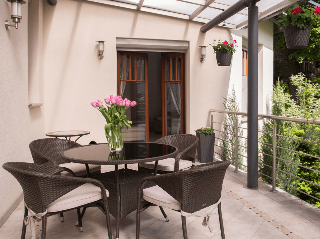 come arredare un terrazzo coperto 3