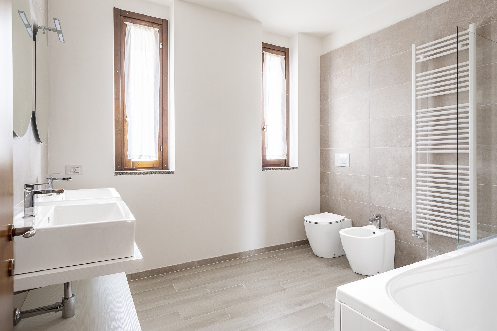 2022 09 gavirate 2 bagni 01