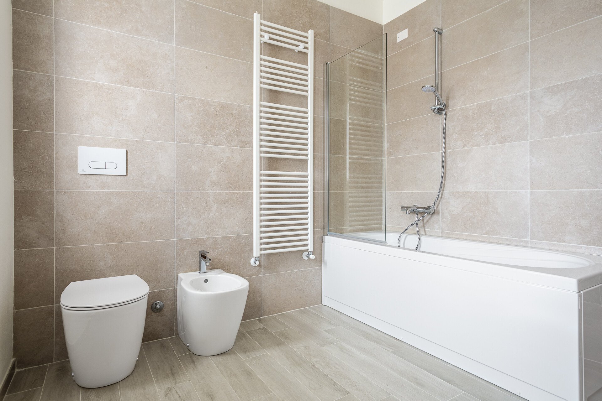 2022 09 gavirate 2 bagni 02